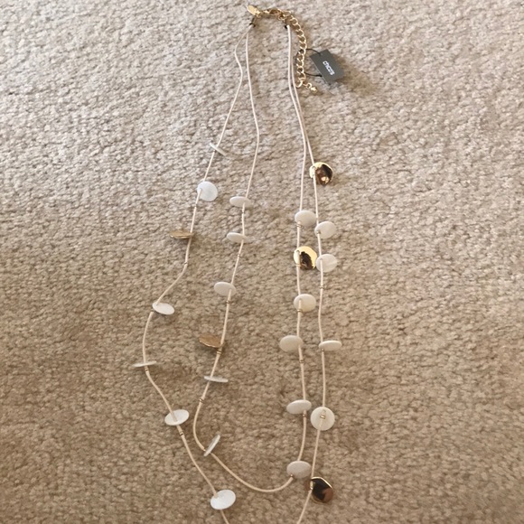 New Chico’s Necklace - neutral shell - Picture 1 of 6